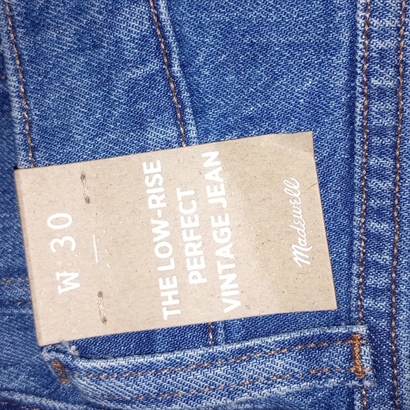 Straight momjeans with a slouchy low rise - Picture 4 of 7